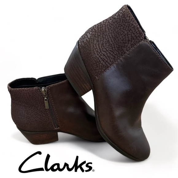 Clarks Artisan Deep Brown Ankle Booties Women’s size 7.5 - Picture 1 of 14